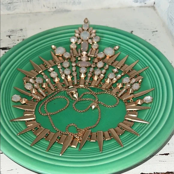 Kendra Scott Seraphina Gold and White Statement Necklace - Picture 2 of 4